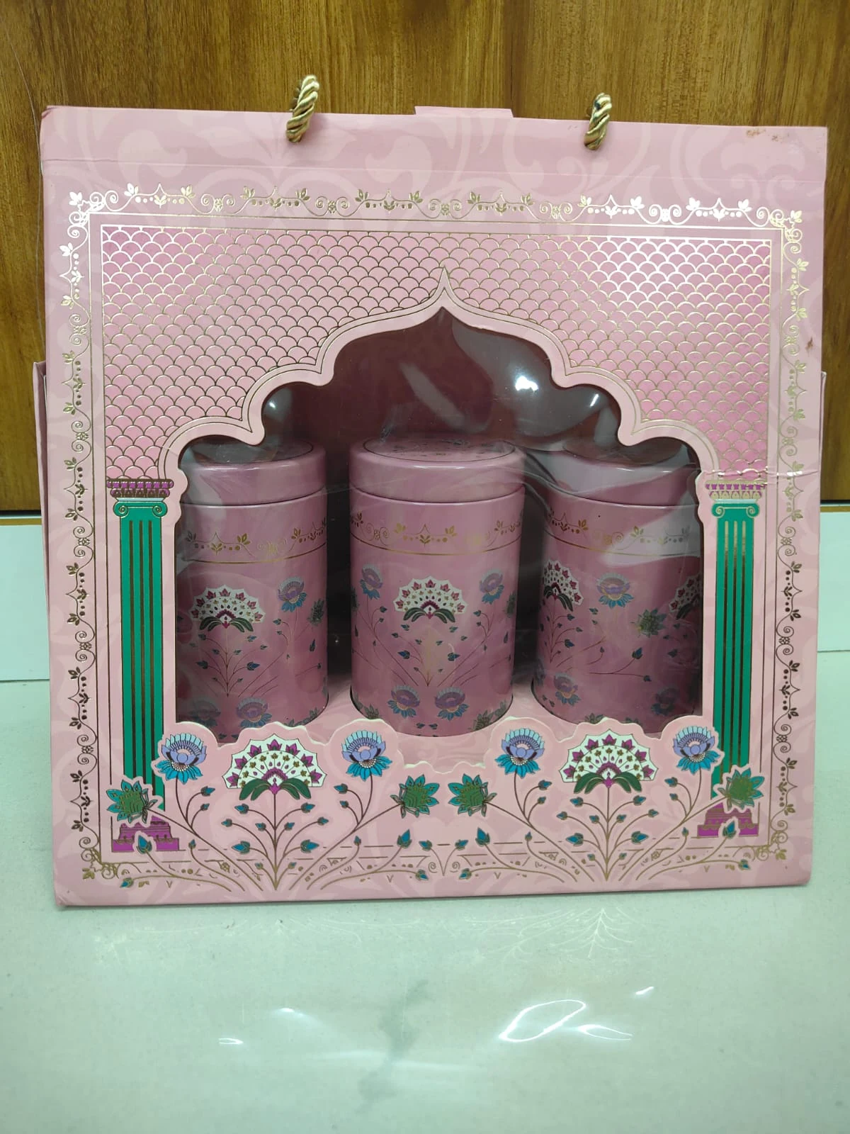 Royal pink Tattvana gift set packaging front view